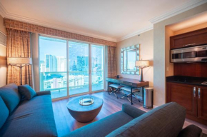 No Resort Fee Strip View Balcony+ Free Valet+ Pool
